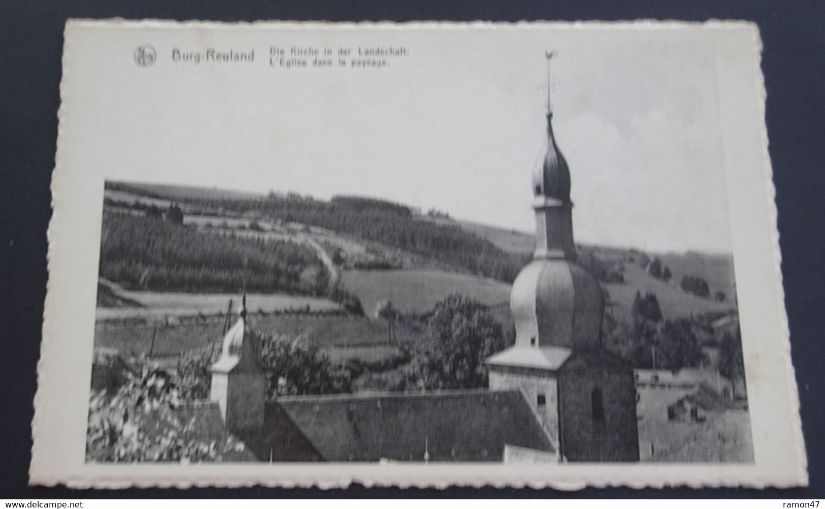 Burg-Reuland - Die Kirche In Der Landschaft (Photo A. De Boeck, Burg-Reuland) - Burg-Reuland