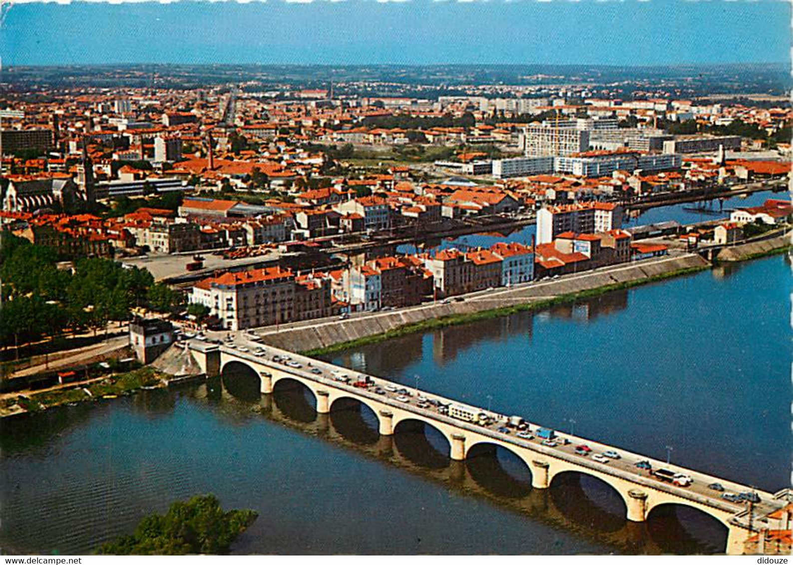 42 - Roanne - La Loire Et La Ville - Vue Aérienne - CPM - Voir Scans Recto-Verso - Roanne