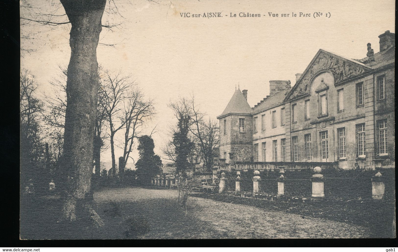 02 -- Vic Sur Aisne --- Le Chateau -- Vue Sur Le Parc ( N° 1 ) - Vic Sur Aisne