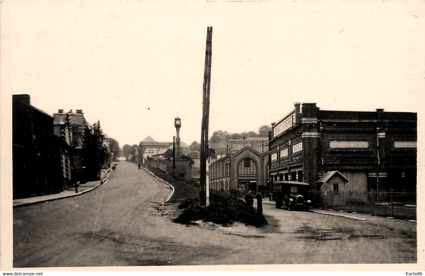 Flixecourt * La Route Nationale Et Usine G.R. , SAINT Frères * Autobus Bus - Flixecourt