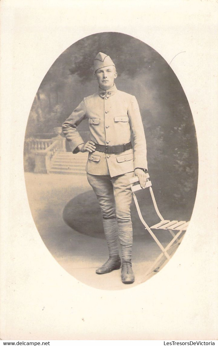 CPA Carte Photo D'un Militaire En Uniforme - Soldat  - Portrait - Personnages