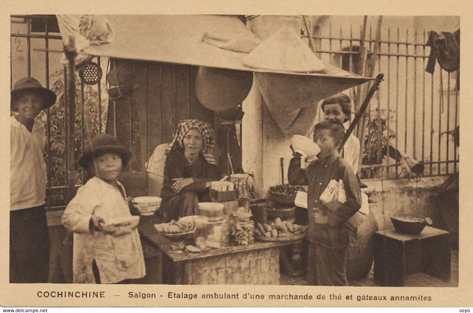Tea And Cake Seller In Saigon Marchande De Thé Et Gateaux Annamites - Mercaderes