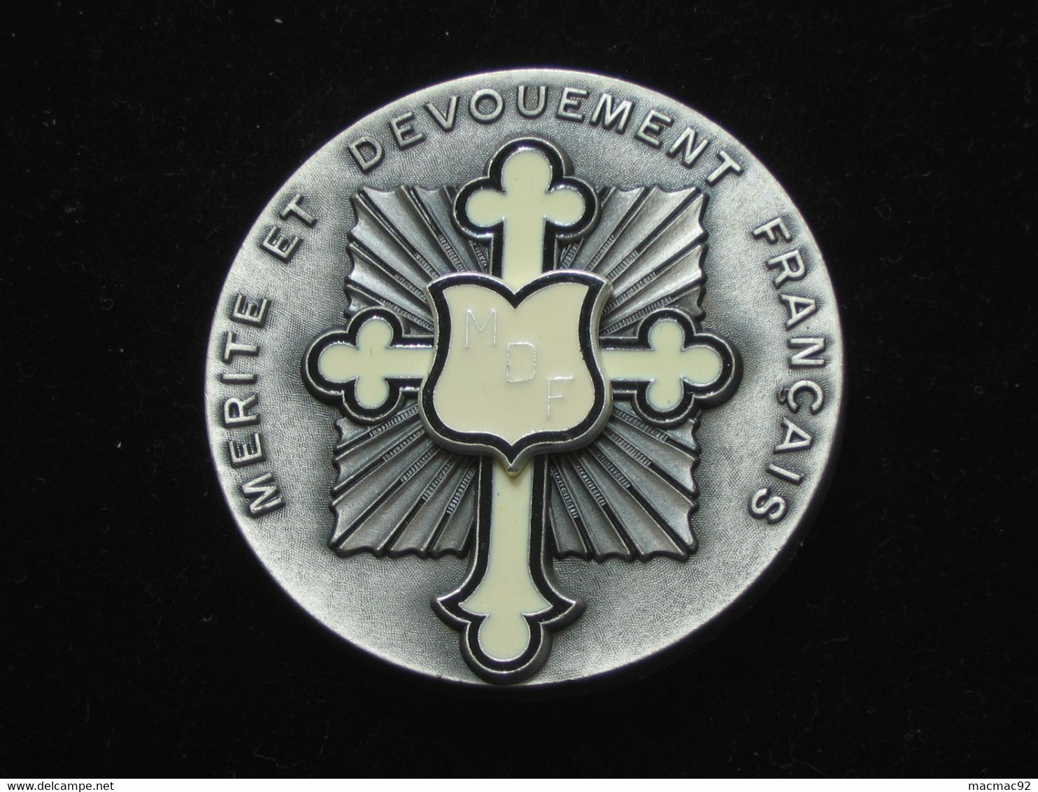Médaille à Identifier - MDF - Mérite Et Dévouement Francais **** EN ACHAT IMMEDIAT **** - Professionnels / De Société
