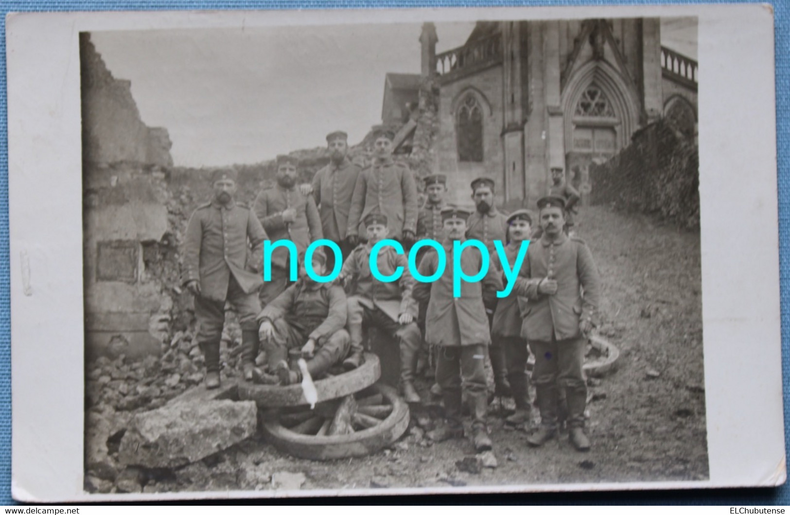 Cpa Photo Allemande Souvenir Soldats Devant Ruines église à Situer - War 1914-18