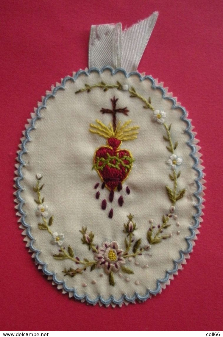 Délicate Broderie Cœur Sacré De Jésus Porte Bonheur De Poilu Sans éditeur Dos Scanné 9.5x7.5 Cm Objet De Piété - Religione & Esoterismo