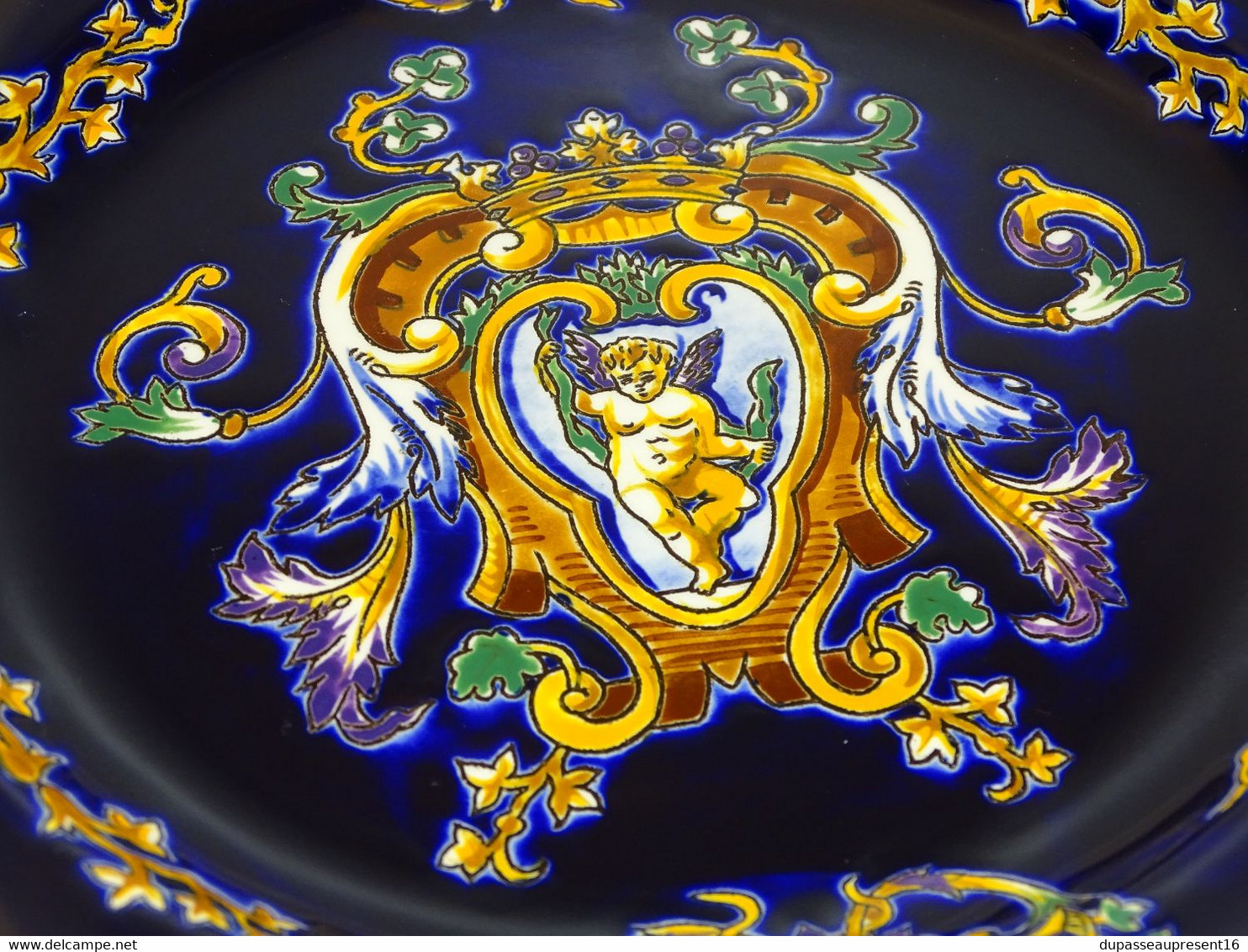 *BELLE ASSIETTE CERAMIQUE de GIEN RENAISSANCE FOND BLEU COLLECTION VITRINE  E