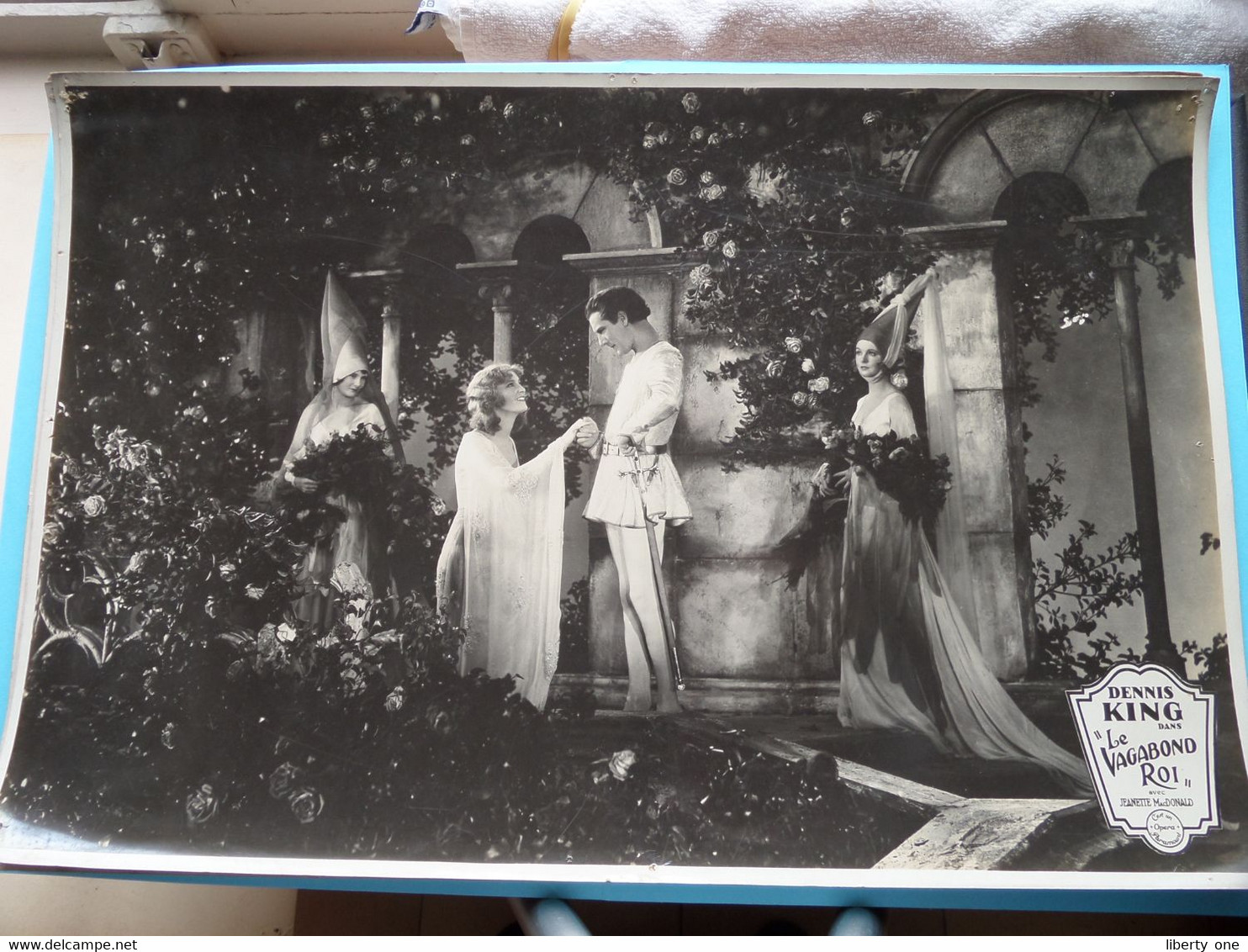 Dennis KING Dans " LA VAGABOND ROI " Avec Jeanette MacDONALD ( Opéra PARAMOUNT >>> Photo Size 30 X 45 Cm.) ! - Photographs