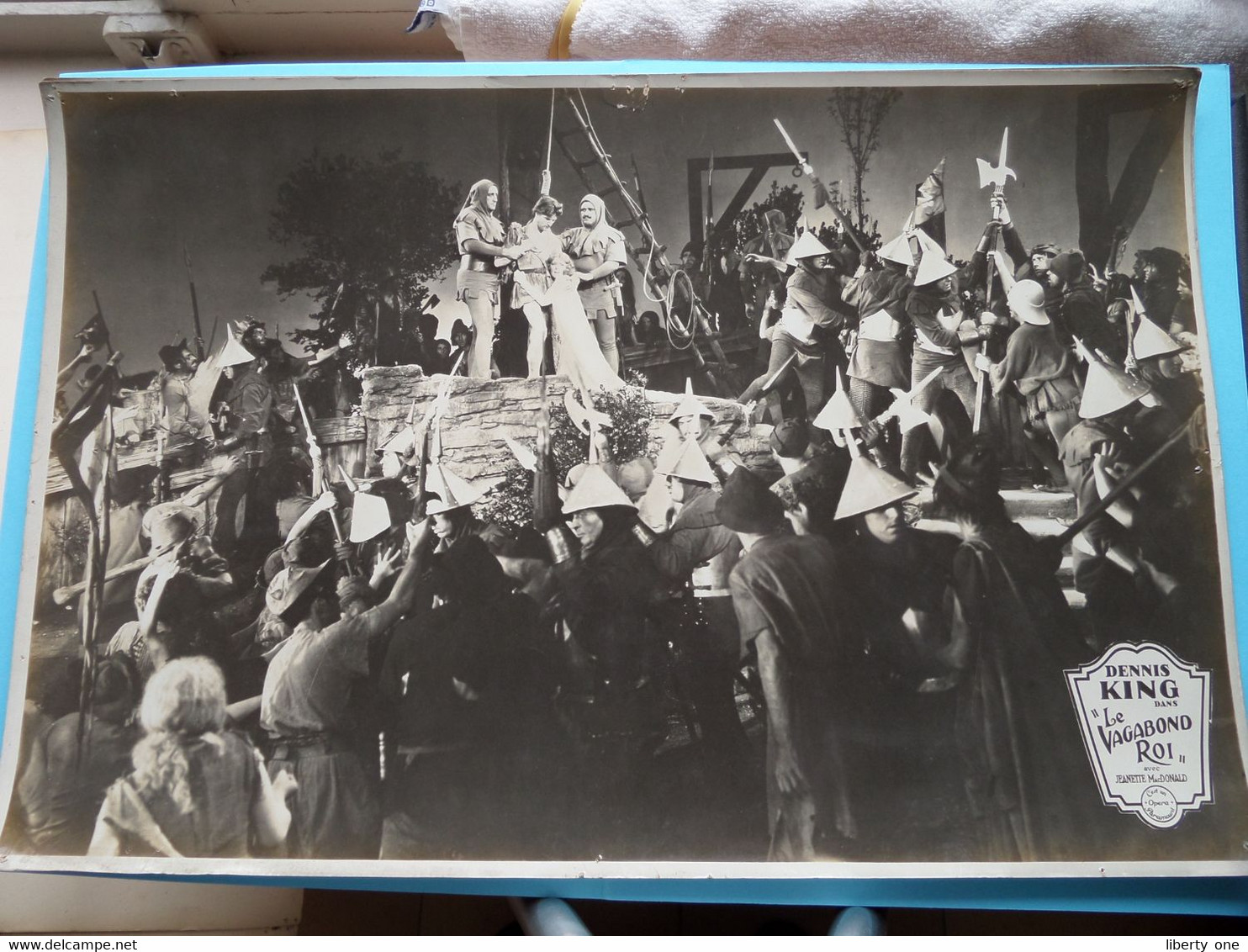 Dennis KING Dans " LA VAGABOND ROI " Avec Jeanette MacDONALD ( Opéra PARAMOUNT >>> Photo Size 30 X 45 Cm.) ! - Photos