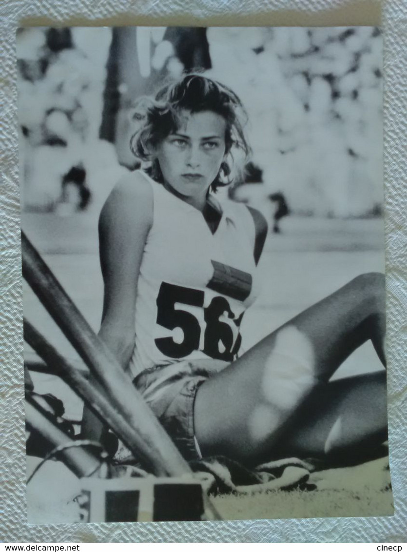 PHOTOGRAPHIE SPORT ATHLETISME "1956 JO MELBOURNE GUNHILD LARKING CHAMPIONNE SUEDOISE DE SAUT EN HAUTEUR" - Athlétisme