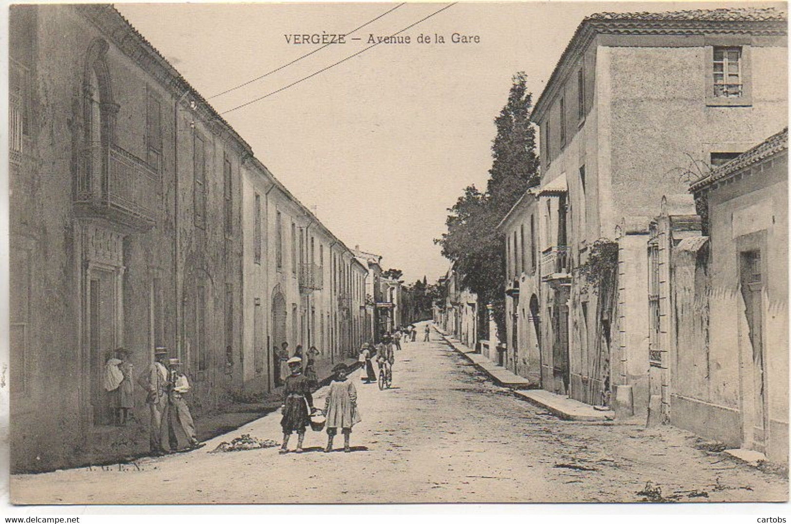 30 VERGEZE   Avenue  De La Gare - Vergèze