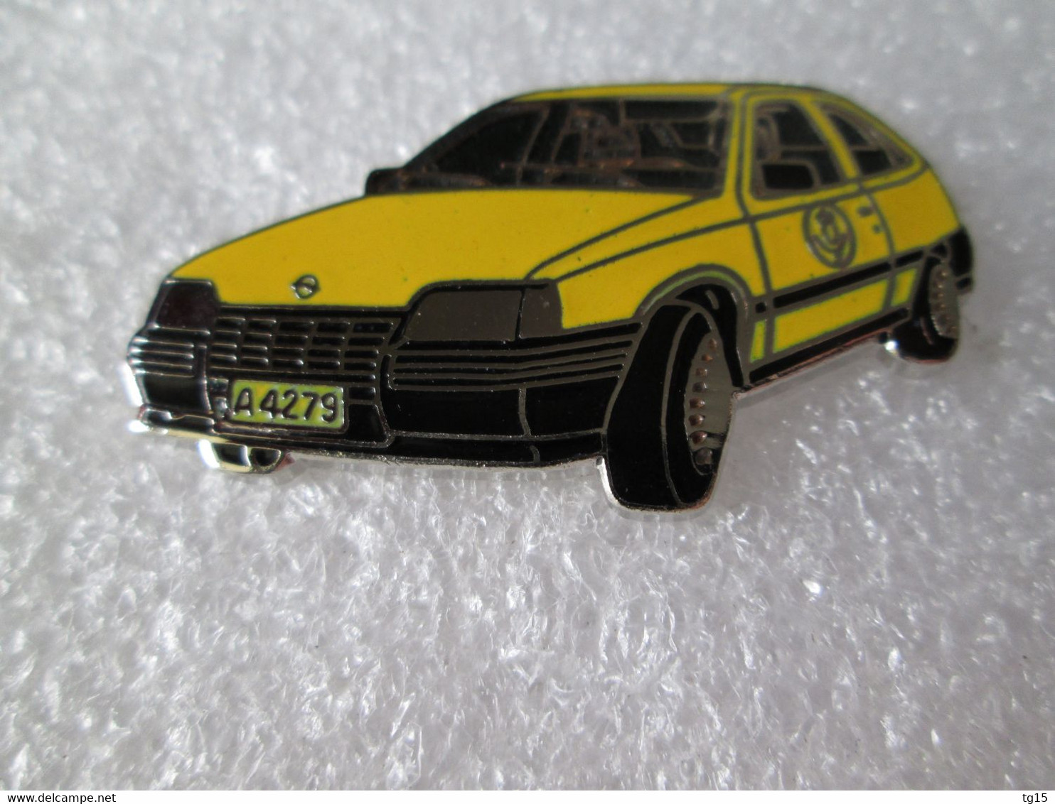 PIN'S   OPEL  KADETT   POSTE    Email Grand Feu - Opel