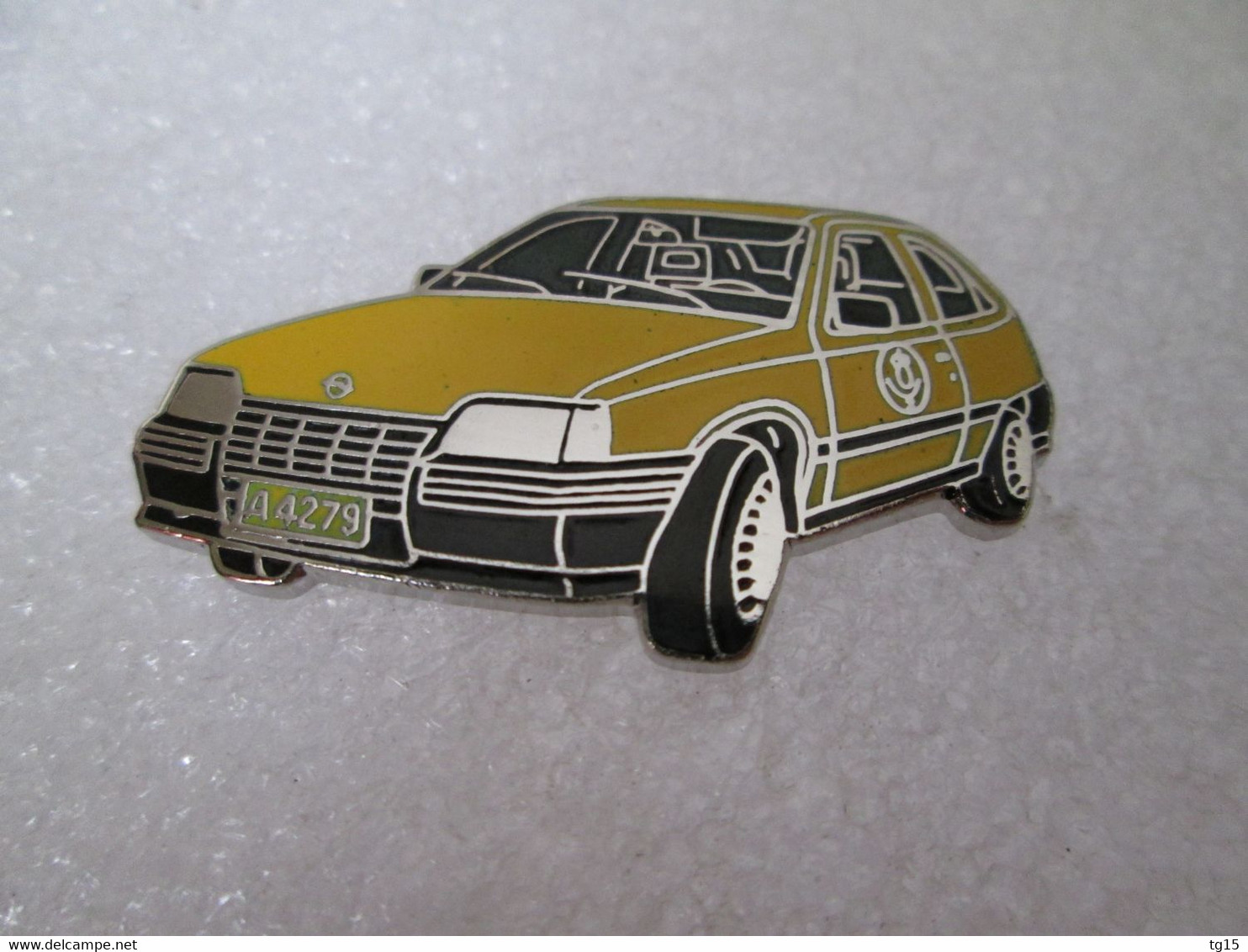 PIN'S   OPEL  KADETT   POSTE    Email Grand Feu - Opel