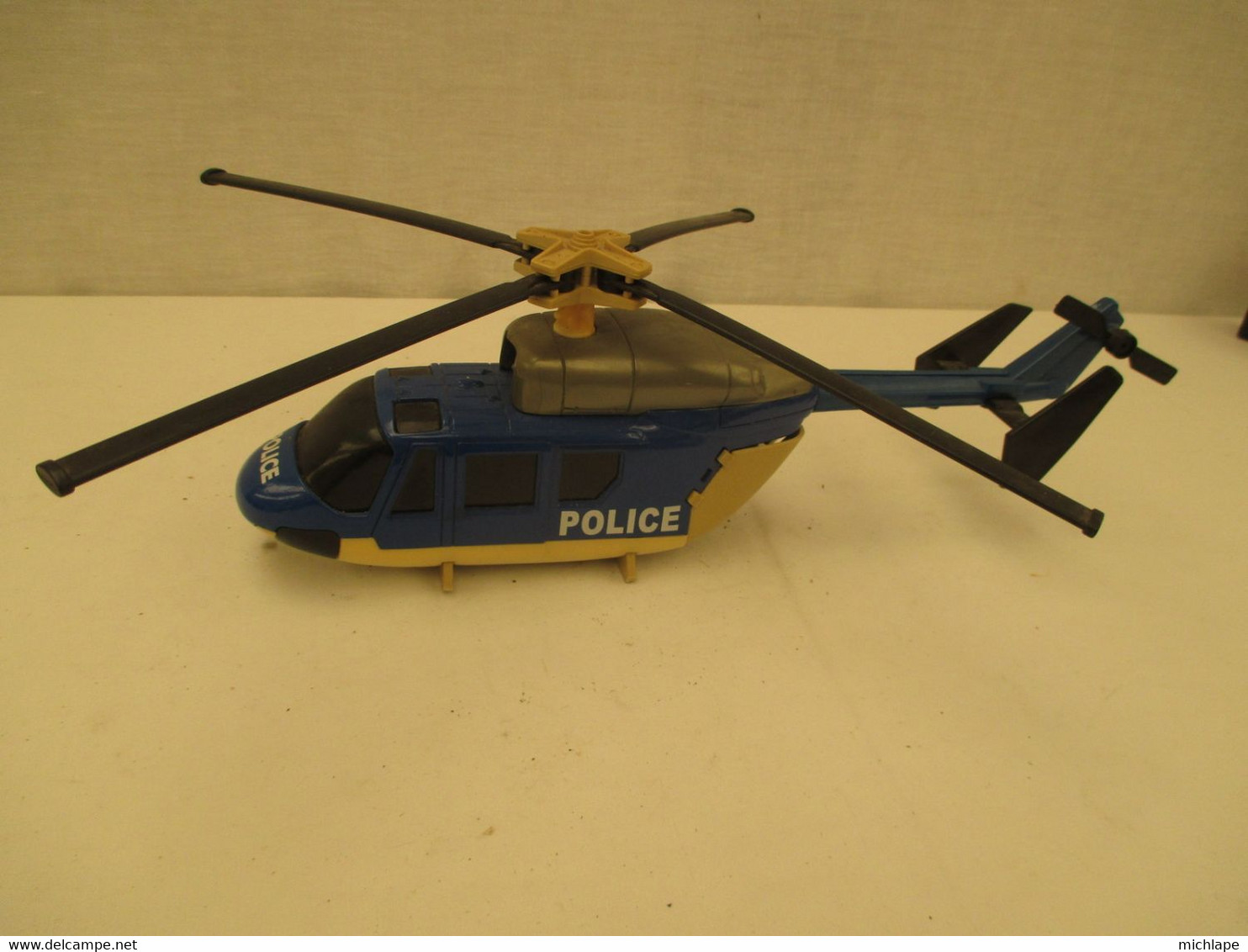 Helicoptere Miniature De POLICE Long De 30 Cm Peinture  Bleu - Avions & Hélicoptères
