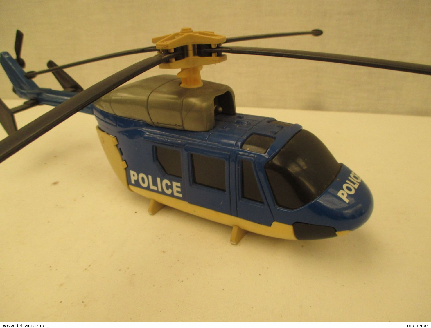 helicoptere miniature de POLICE long de 30 cm peinture  bleu