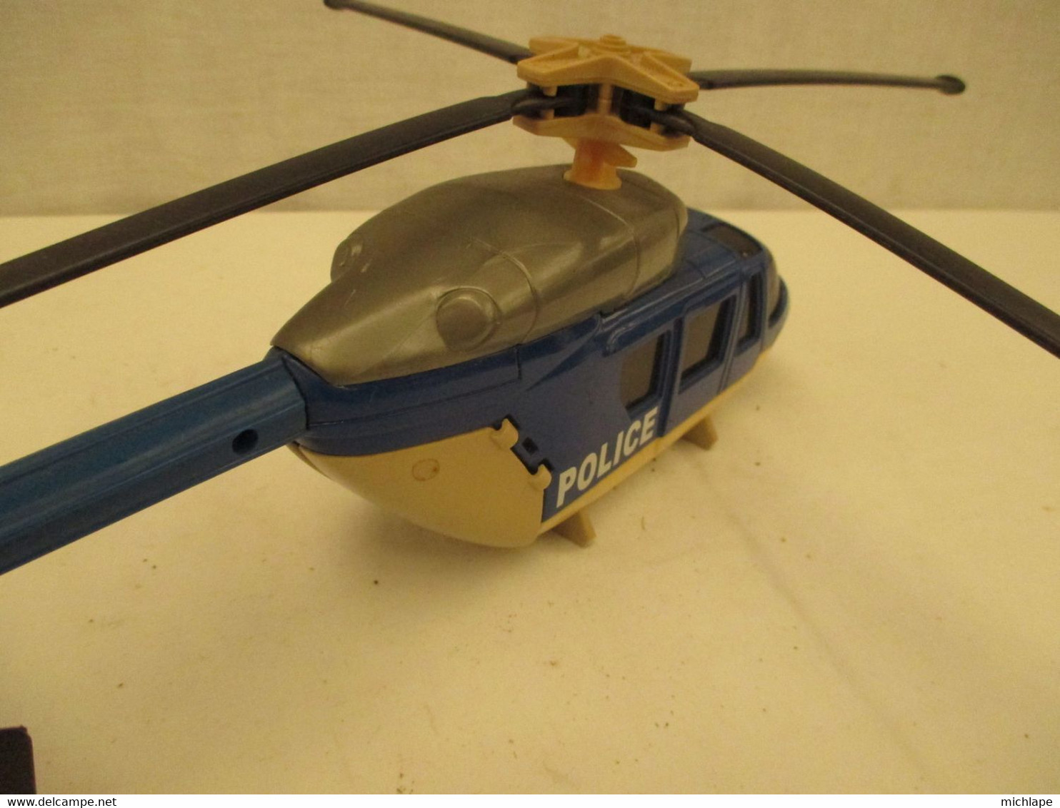 helicoptere miniature de POLICE long de 30 cm peinture  bleu