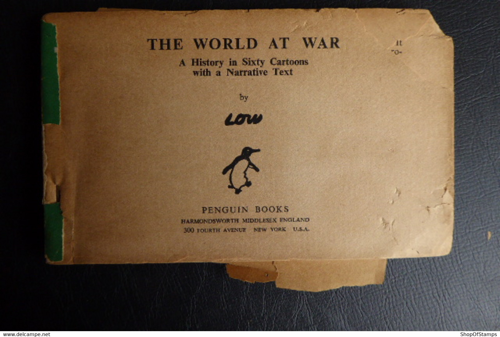 BOOK THE WORLD AT WAR A HISTORY IN 60 CARTOONS BY PENGUIN BOOKS BY LOW - Otros & Sin Clasificación