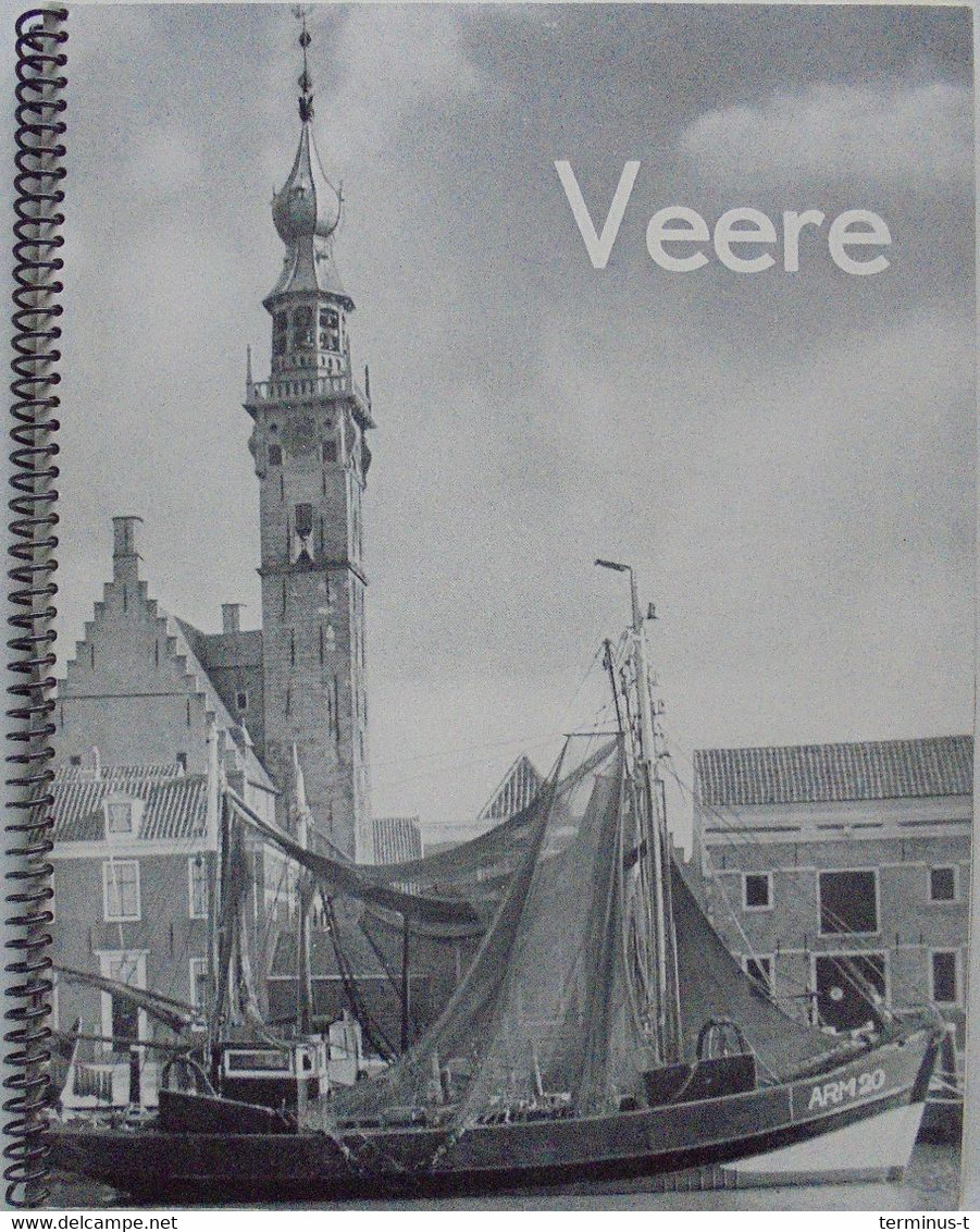 Veere Voordat In 1961 De Vissersvloot Vertrok. Fotoboek. - Historia