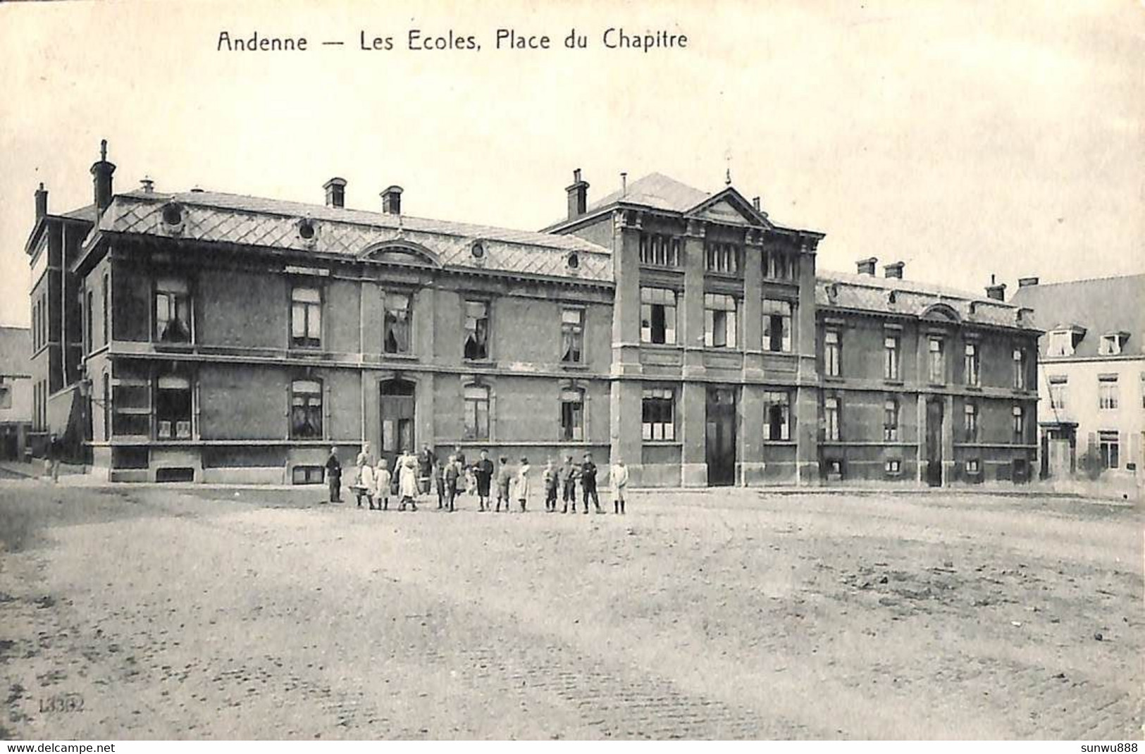 Andenne - Les Ecoles, Place Du Chapitre (animée) - Andenne