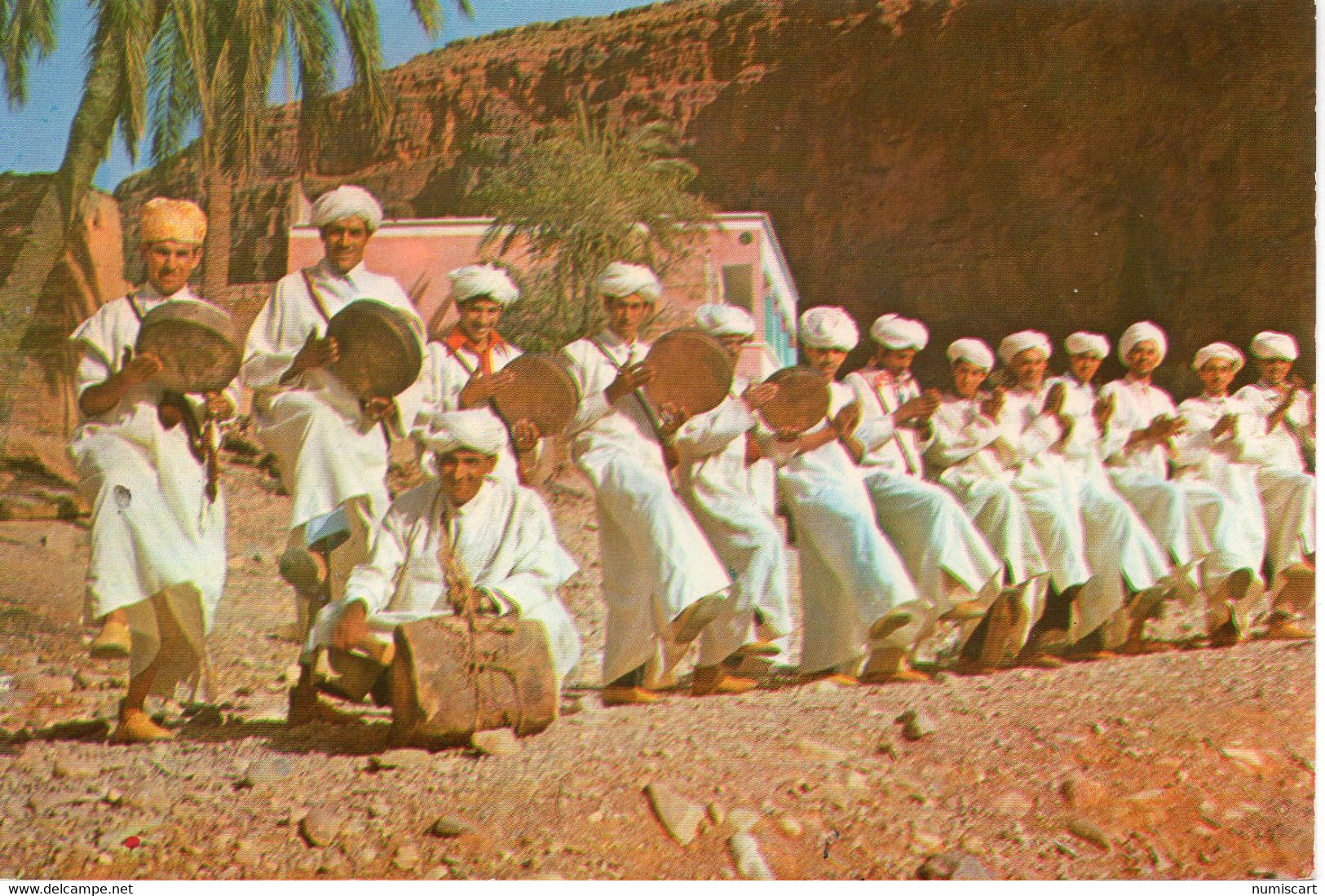 Marrakech Très Animée Folklore Musiciens Danseurs - Marrakech