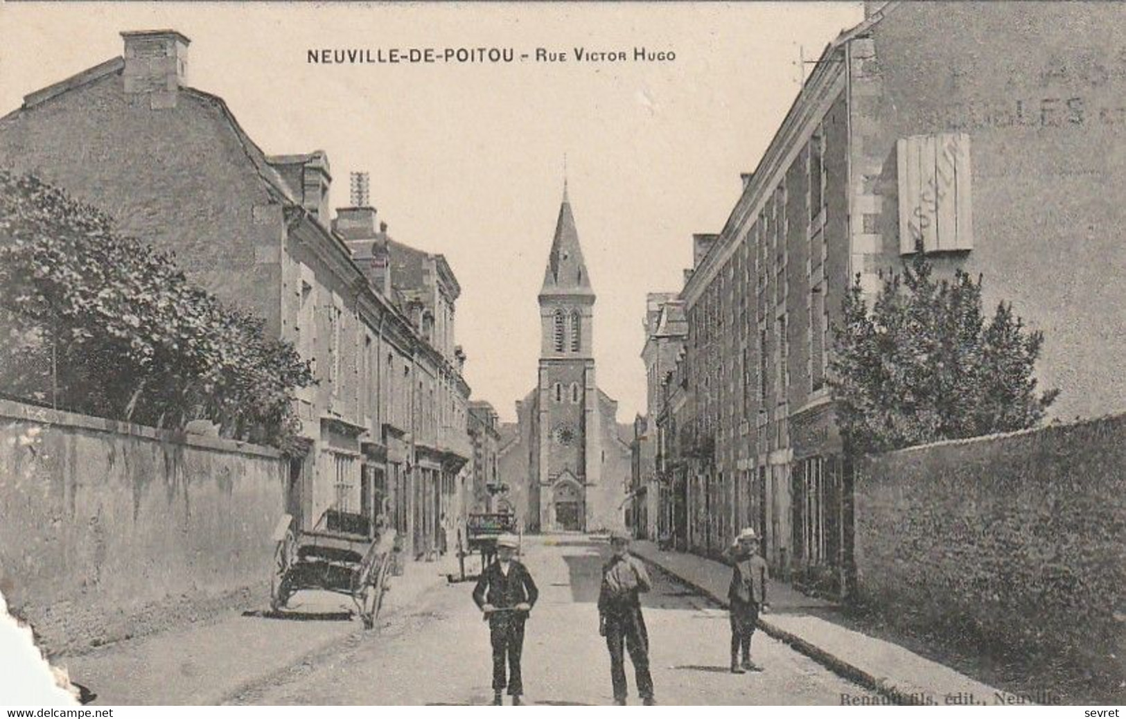 NEUVILLE-de-POITOU. - Rue Victor Hugo. Cliché Très RARE - Neuville En Poitou