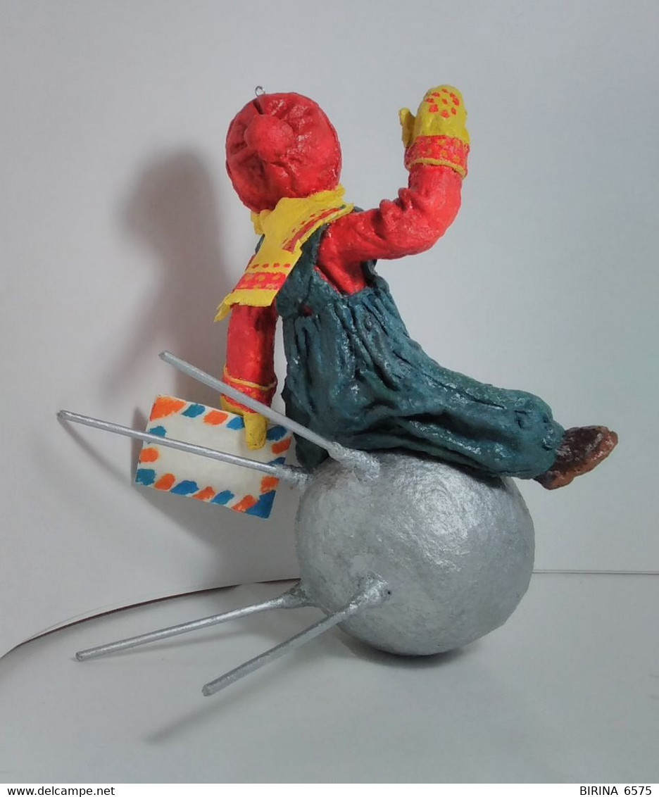 Christmas Tree Toy. Boy On Satellite. From Cotton. 16 Cm. New Year. Christmas. Handmade. - Décoration De Noël