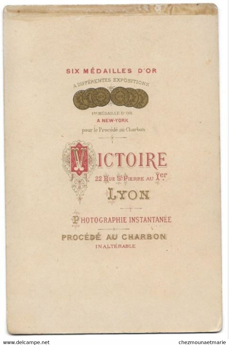 LYON 1886 - AU DOCTEUR BLANCHET - NOM MANICAULT OU MONICAULT - CDV PHOTO 16.5 X 10.5 CM - Identified Persons