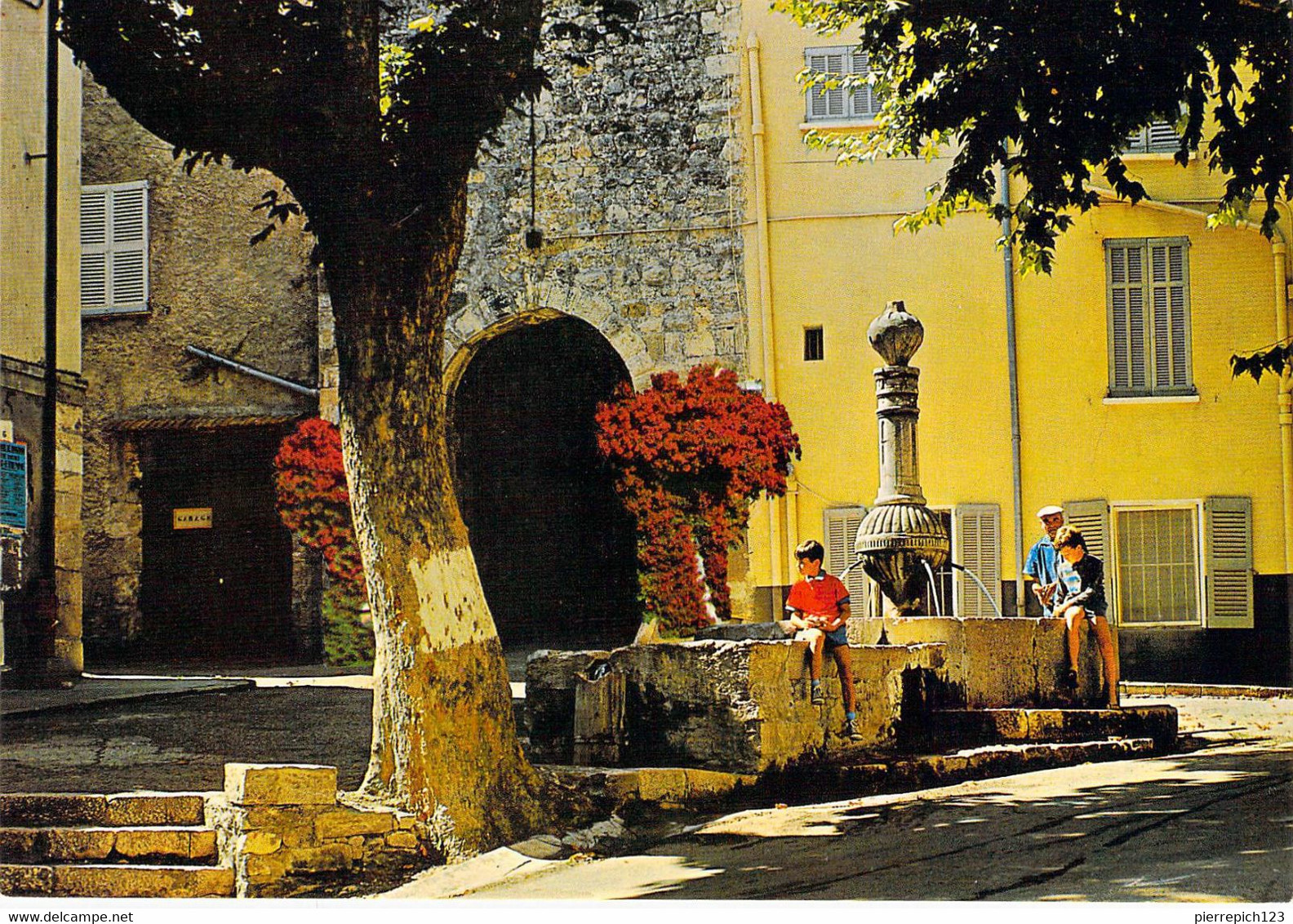 83 - Bargemon - Porte Romaine - Bargemon