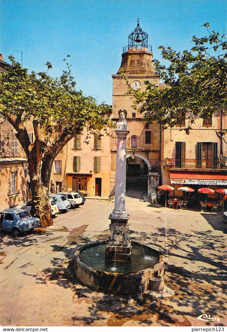 83 - Carcès - La Place De La Mairie - Carces