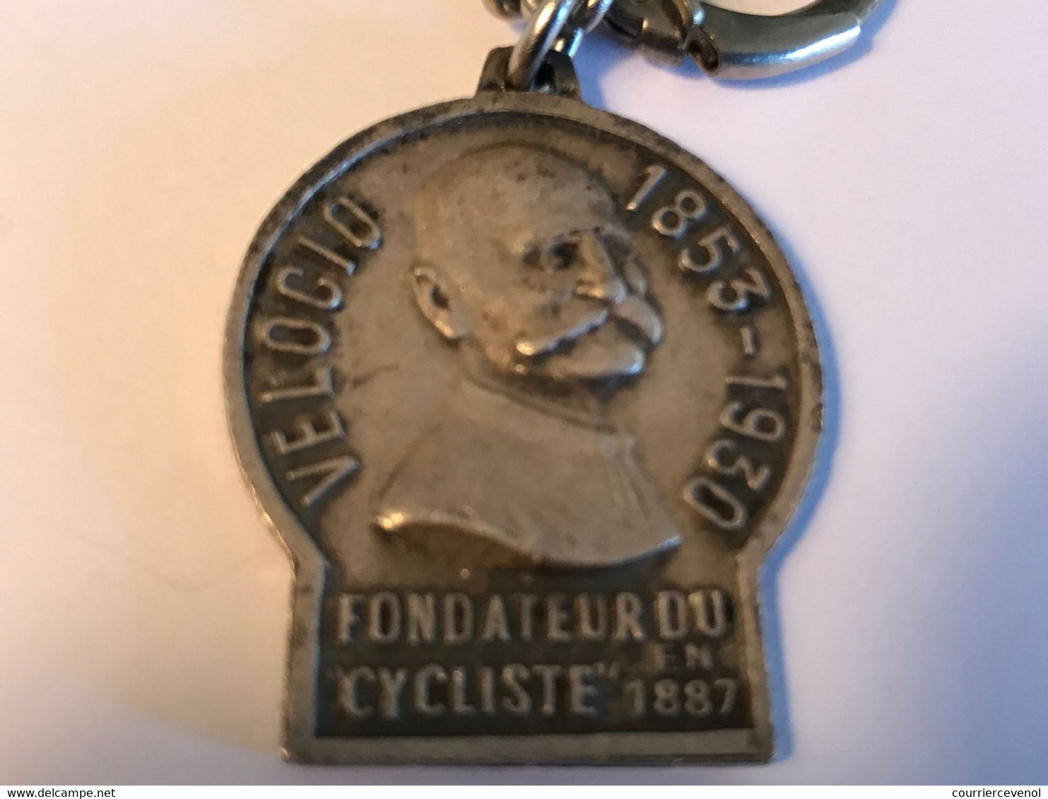 Porte Clef Métallique - PAQUES 1971 BOULBON - Velocio 1853-1930 Fondateur Du Cyclisme 1887 - Wielrennen