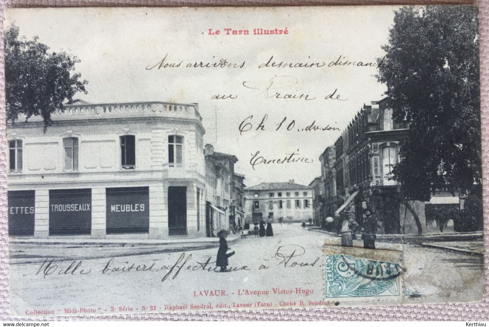 3 CPA LAVAUR: La Promenade Dans Sa Partie Droite; L'avenue Victor-Hugo; L'avenue Du Jardin De L'Evêché. TOUTES ANIMEES - Lavaur