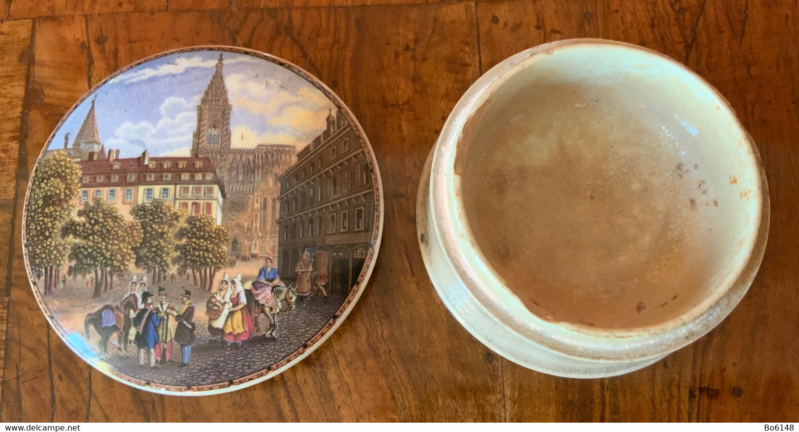 SCATOLA INGLESE Primi ‘900 CERAMICA , Coperchio Decorato Con Piazza E Personaggi - Non Classés