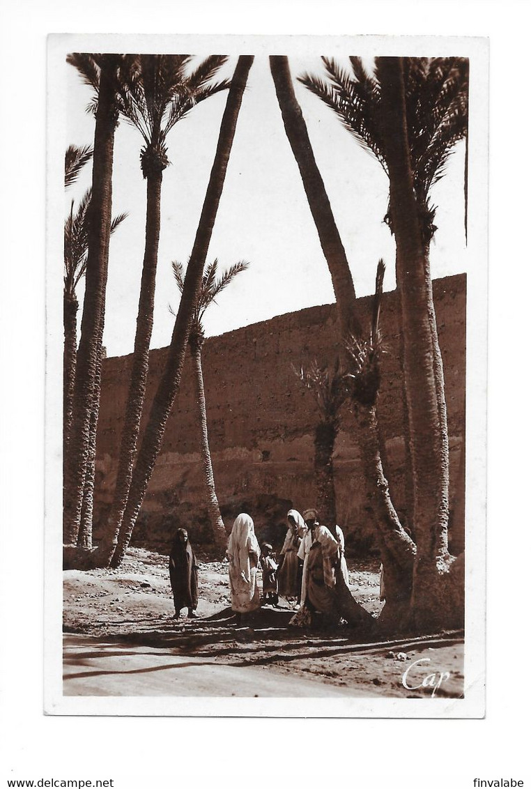 MAROC MARRAKECH Palabre De Femmes Le Long Des Remparts - Marrakech