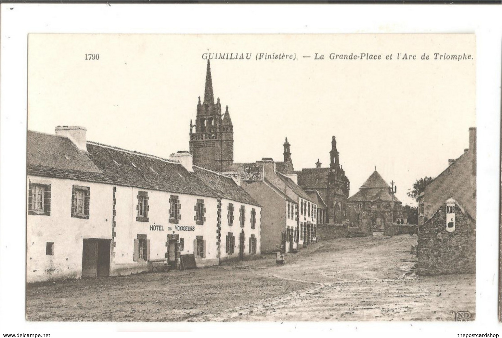 29 - Guimiliau : La Grande Place Et L'Arc De Triomphe Unused - Guimiliau