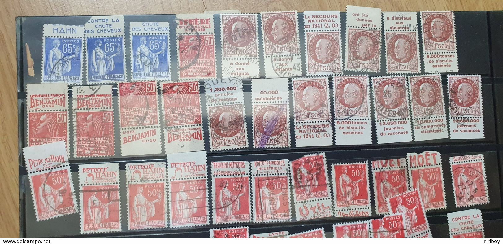 Lot de 202 timbres avec bandelette publicité ( voir les 9 scans )