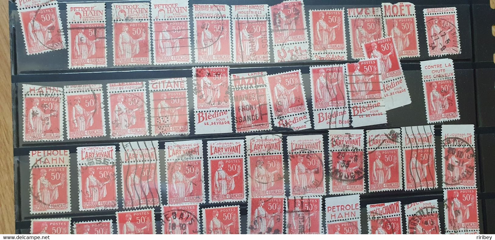 Lot de 202 timbres avec bandelette publicité ( voir les 9 scans )