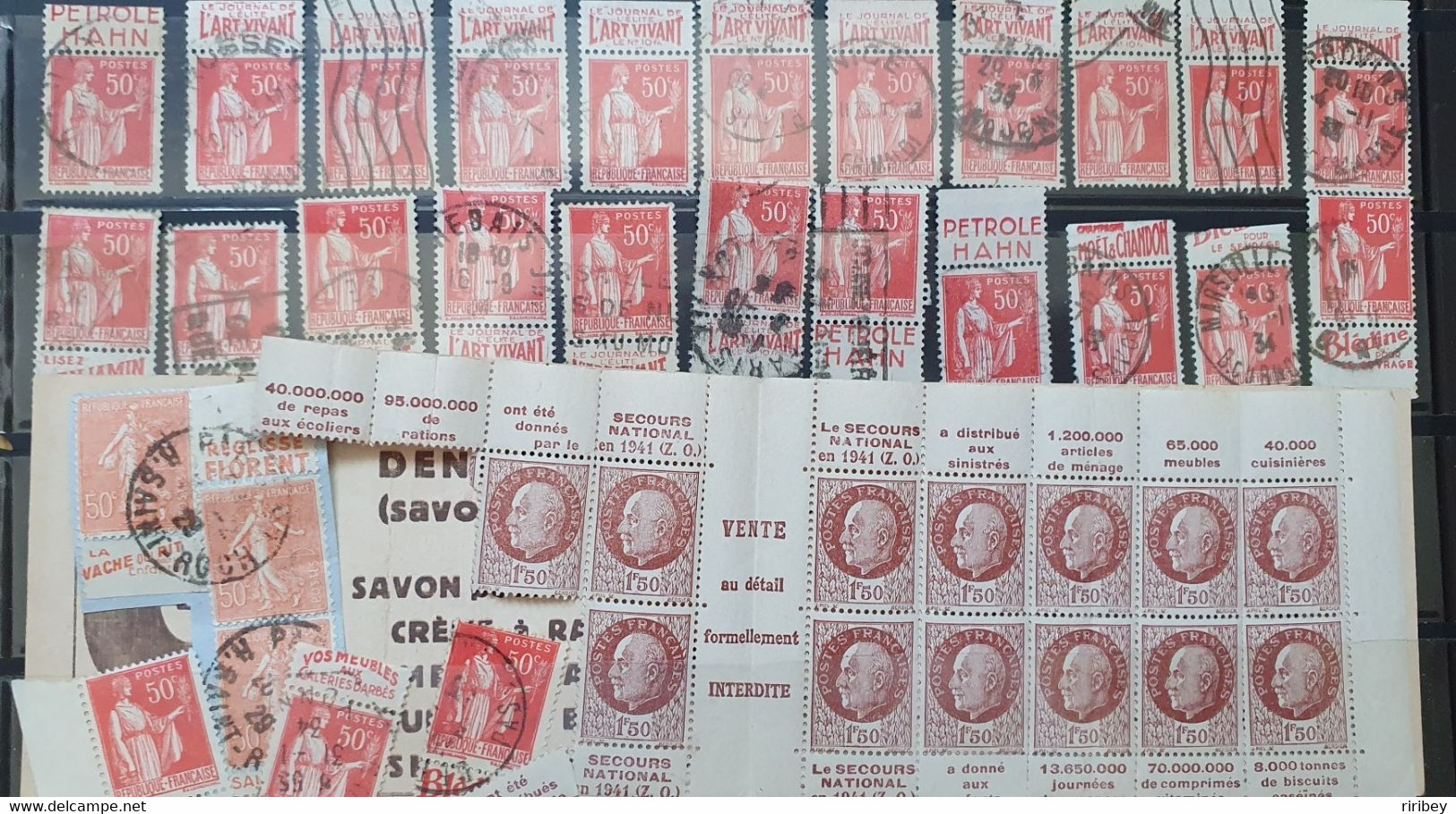 Lot de 202 timbres avec bandelette publicité ( voir les 9 scans )