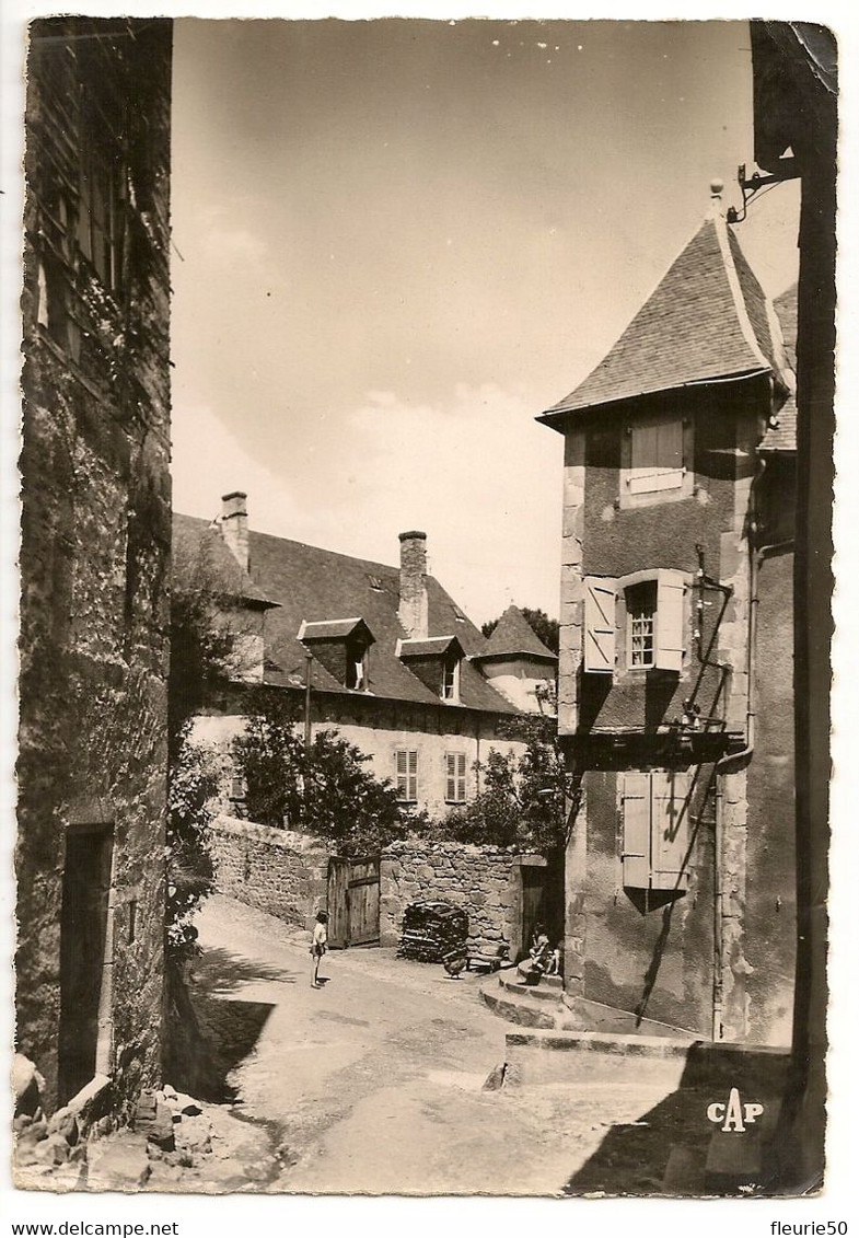 57 - USSEL - Vieilles Maisons - Rue Ventadour. 1955. - Ussel