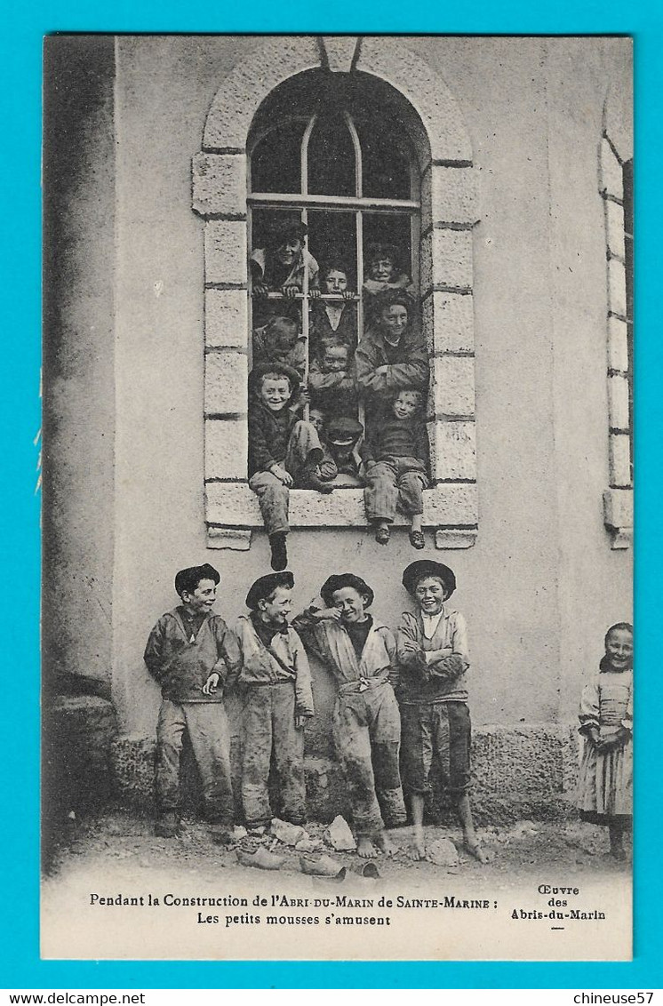 Oeuvre Des Abris Du Marin  Pendant La Construction De  L'abri Du Marin De Sainte Marine- Les Petits Mousses S'amusent - Combrit Ste-Marine