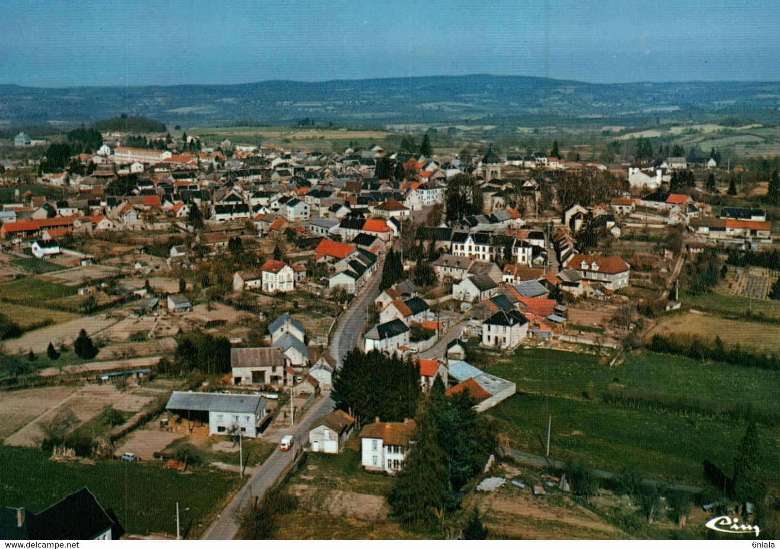 9828 SAINT GERVAIS D AUVERGNE Vue Générale Aérienne     (recto-verso) 63 Puy De Dôme - Saint Gervais D'Auvergne