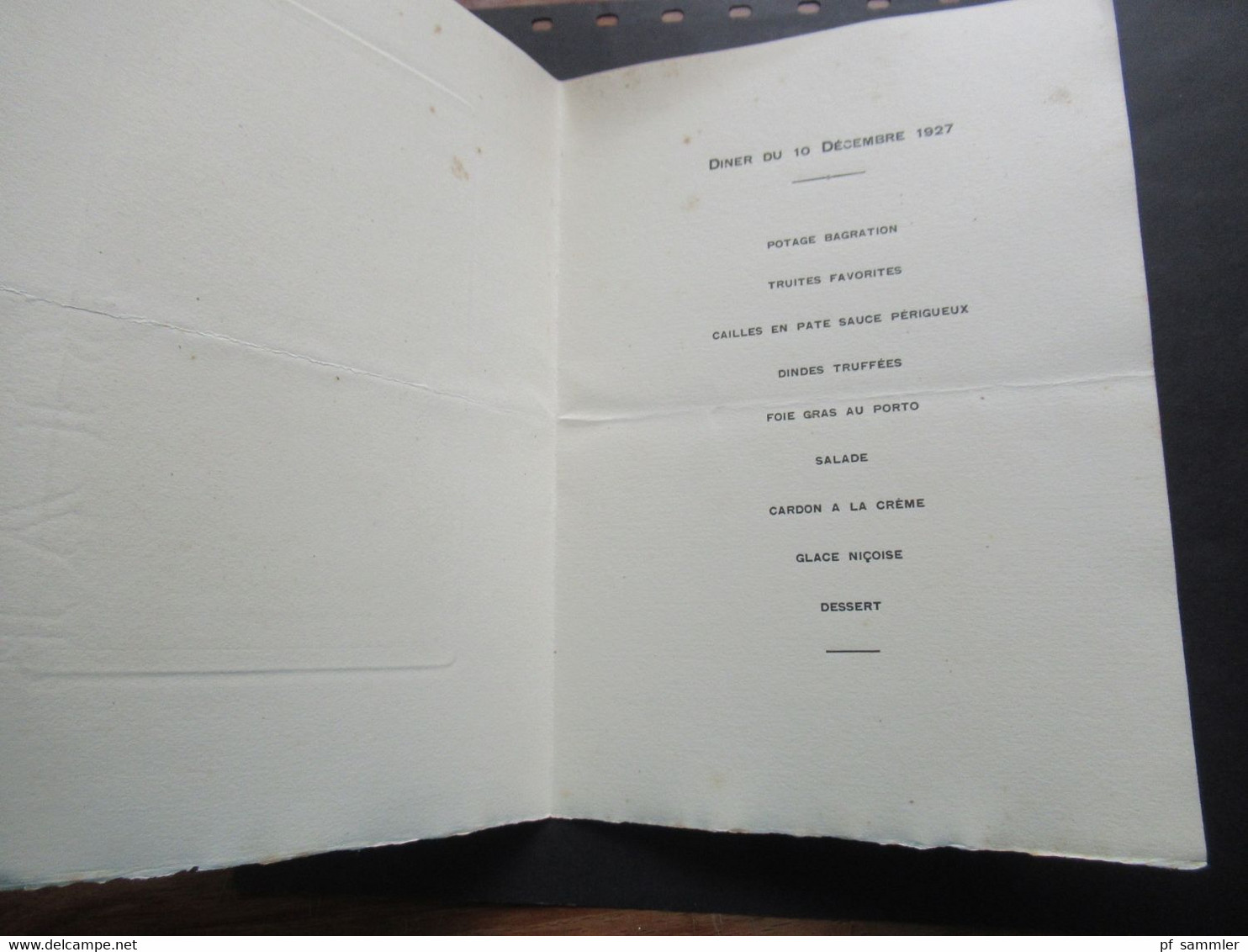 Frankreich 1927 Klappkarte / Menükarte Kupferstich (?!) Vorne signiert Le Clerc mit Pfau personalisiert Baron Brincard