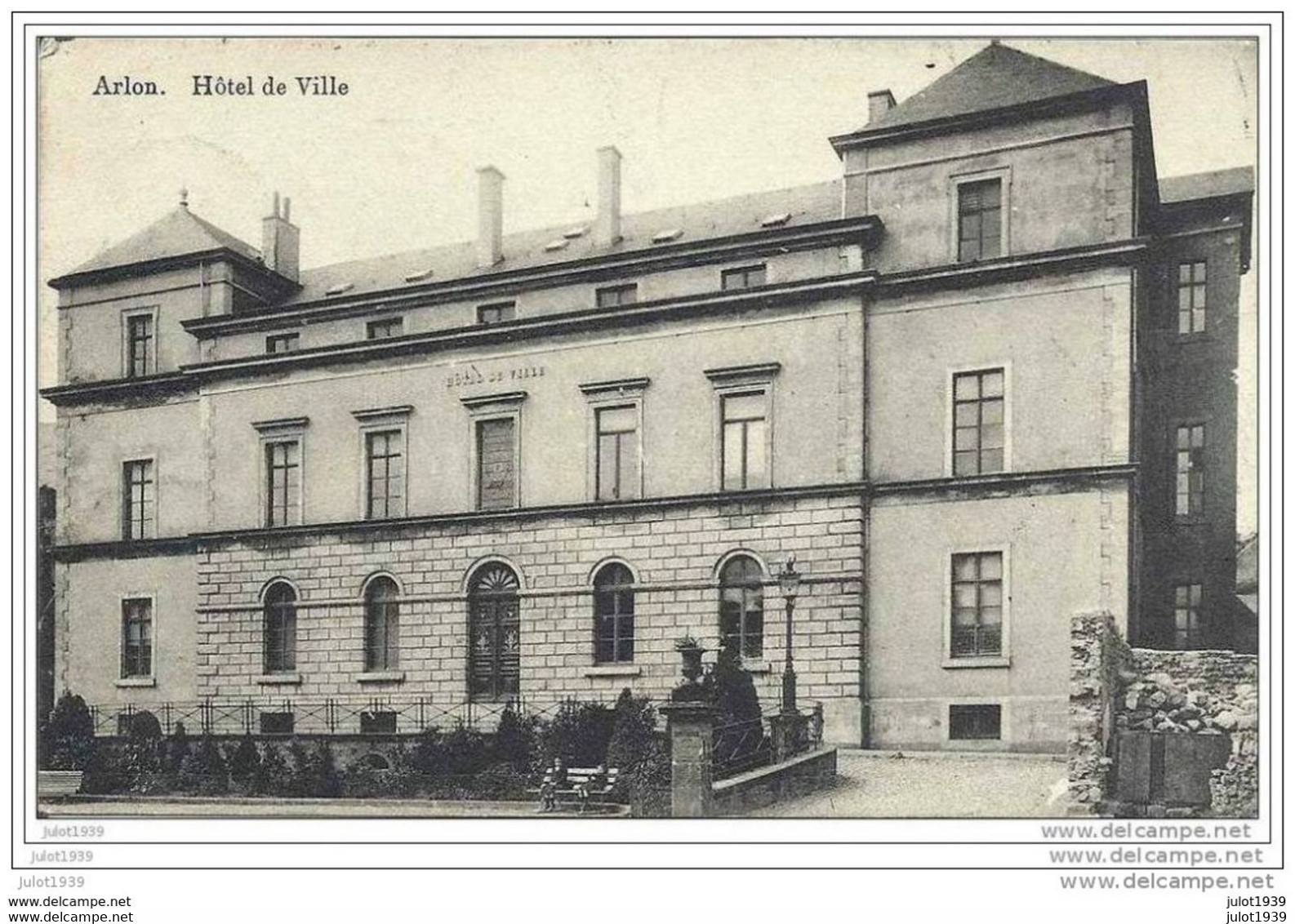 COUVIN ..-- ARLON ..-- Hôtel De Ville . 1911  Vers COUVIN ( Mr F. ROBERT - MATHOT ) . Voir Verso . - Couvin