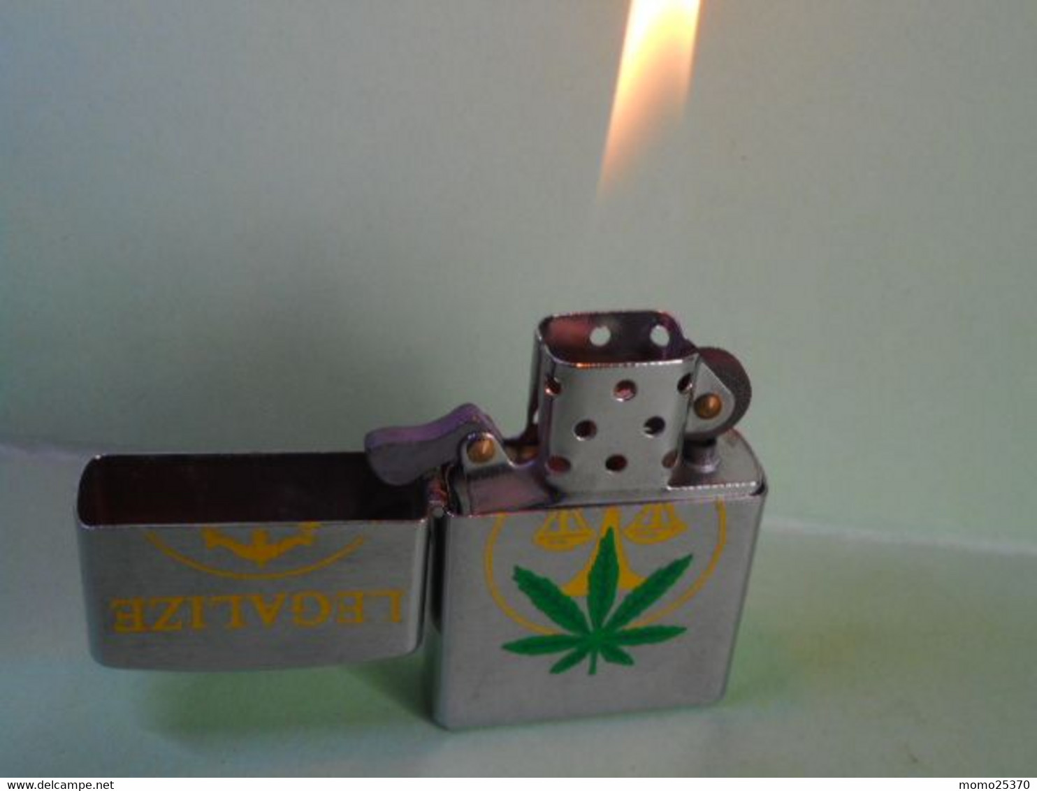 BRIQUET LEGALIZE LIGHTER Feuerzeug ENCENDEDOR ACCENDINO AANSTEKER 打火机 Léttari ライター - Autres & Non Classés