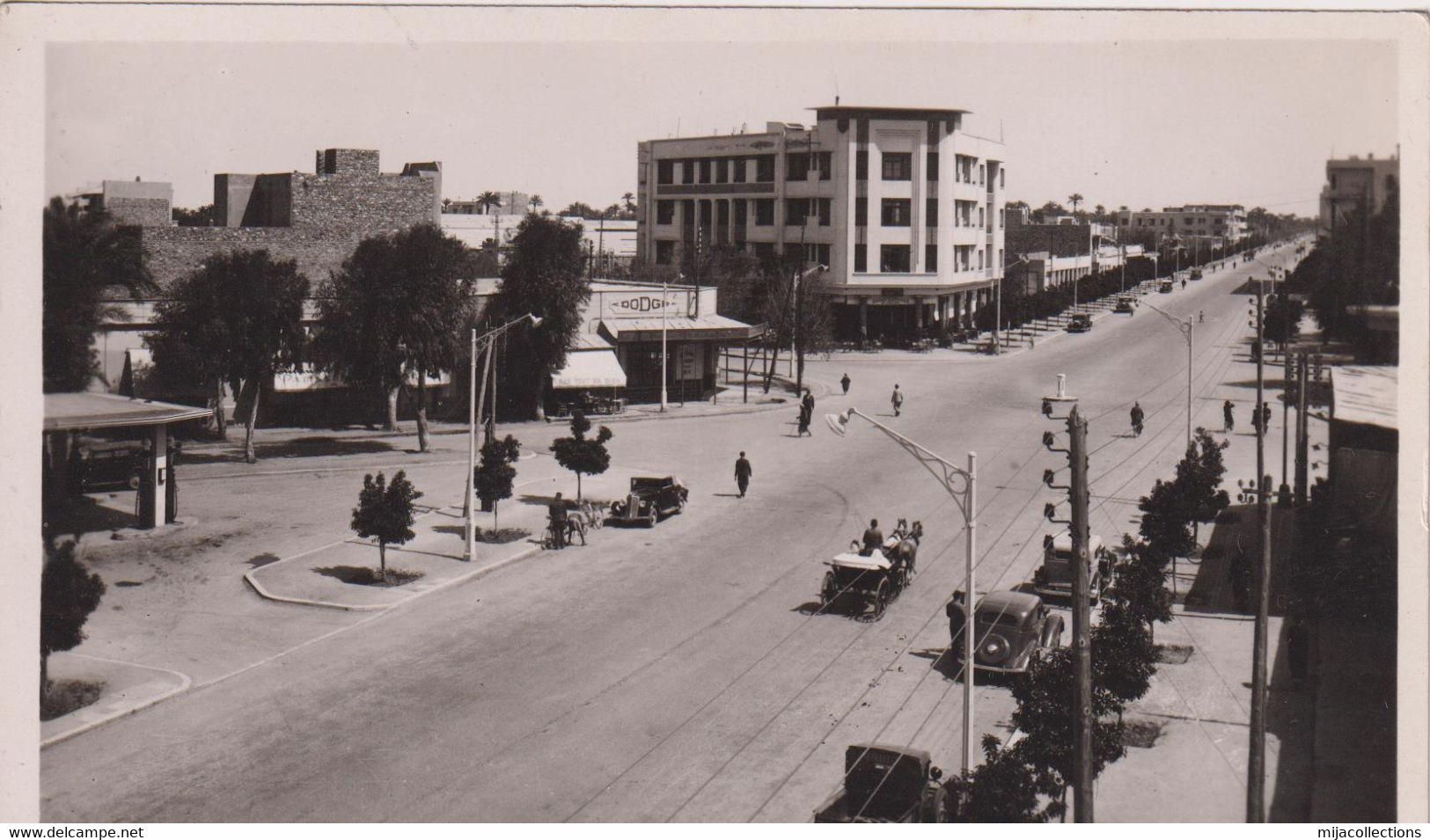 CPA- D2- MAROC-MARRAKECH --GUELIZ Avenue Mangin-voitures-calèche-commerces- - Marrakech