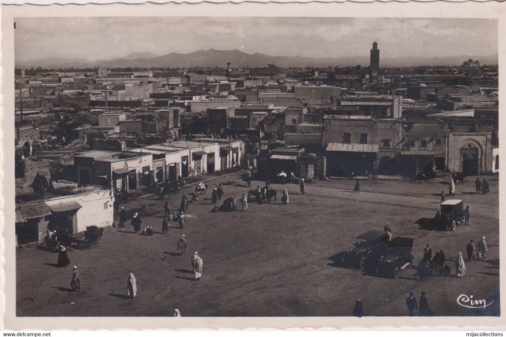 CPA- D2- MAROC-MARRAKECH -panorama-voitures-belle Animation - Marrakech