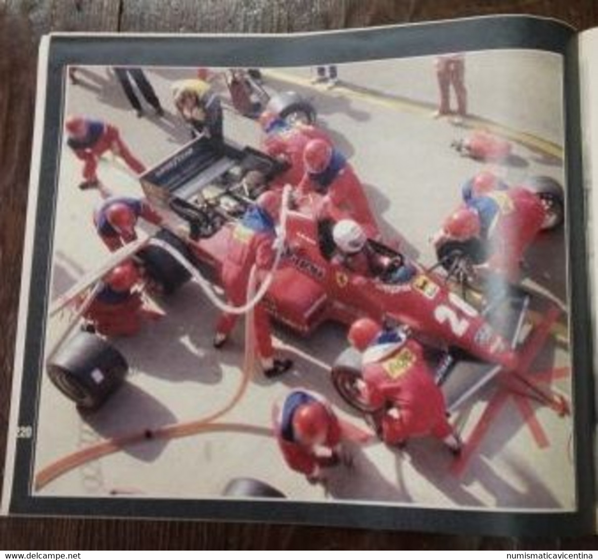 Ferrari F 1 Manifesto Gilles Villeneuve + Libretto Anno 1988 Edito Gazzetta Dello Sport Cars Racing F 1 Vol.4 - Automobile - F1