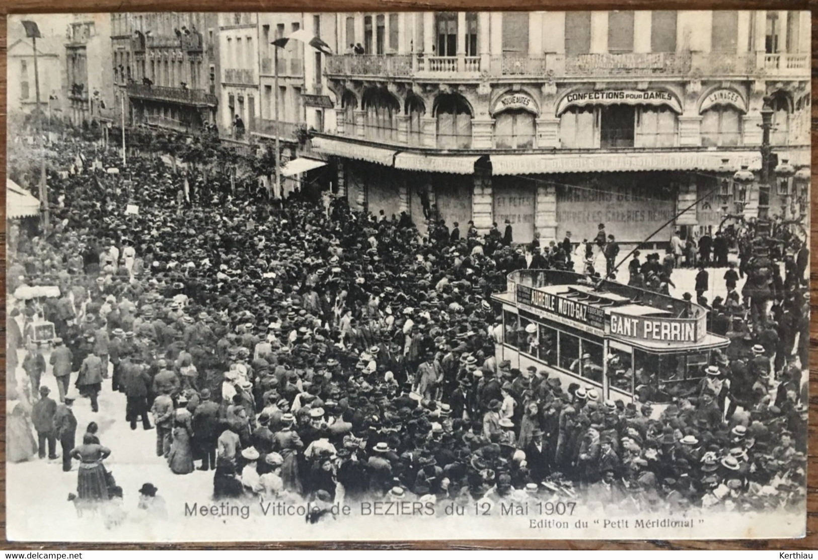 RARE - Meeting Viticole De Béziers Du 12 Mai 1907 ANIMÉE : Foule Immense, Tram, Enseignes Publicitaires. - Beziers