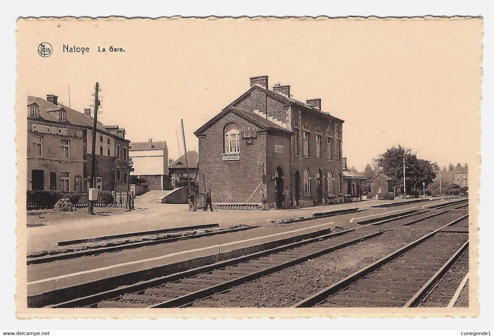 CPSM  NATOYE : La Gare (côté Voies Et Café Piedboeuf En Face) - Non Circulée - Edit : St-Guilain, Natoye - Hamois