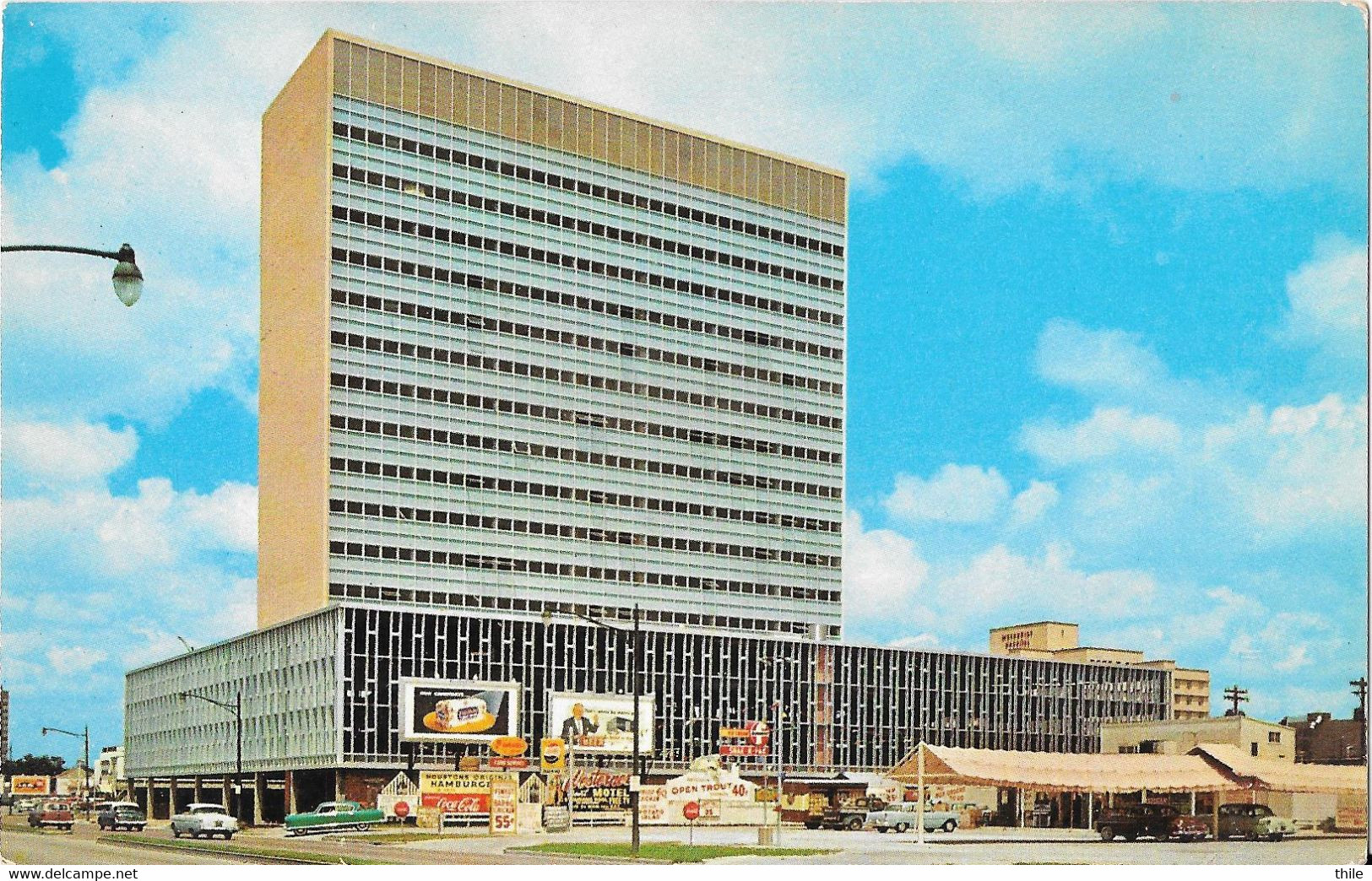 HOUSTON - Medical Towers Building - Old Cars - Houston