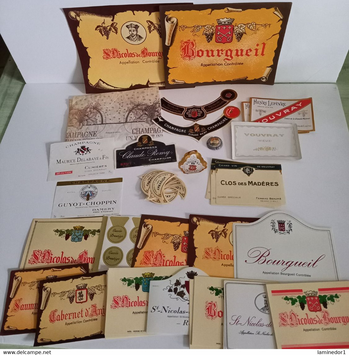 Lot D'étiquettes De Vin De Toute La France - Collections & Sets