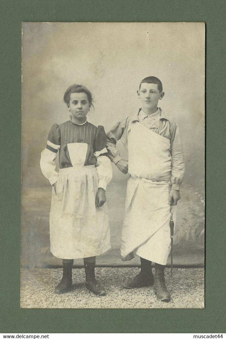 CARTE POSTALE COUPLE JEUNE BOUCHER - Retratos